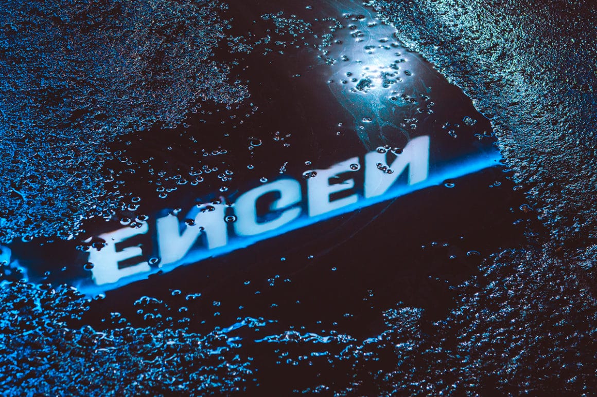 engen reflété dans l'eau