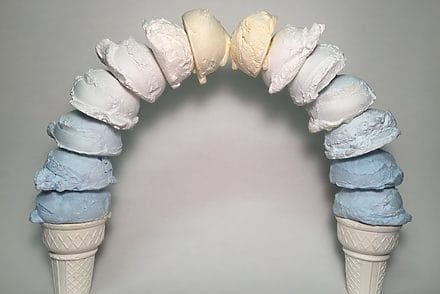 Les sculptures-glaces alléchantes et improbables de Jourdan Joly