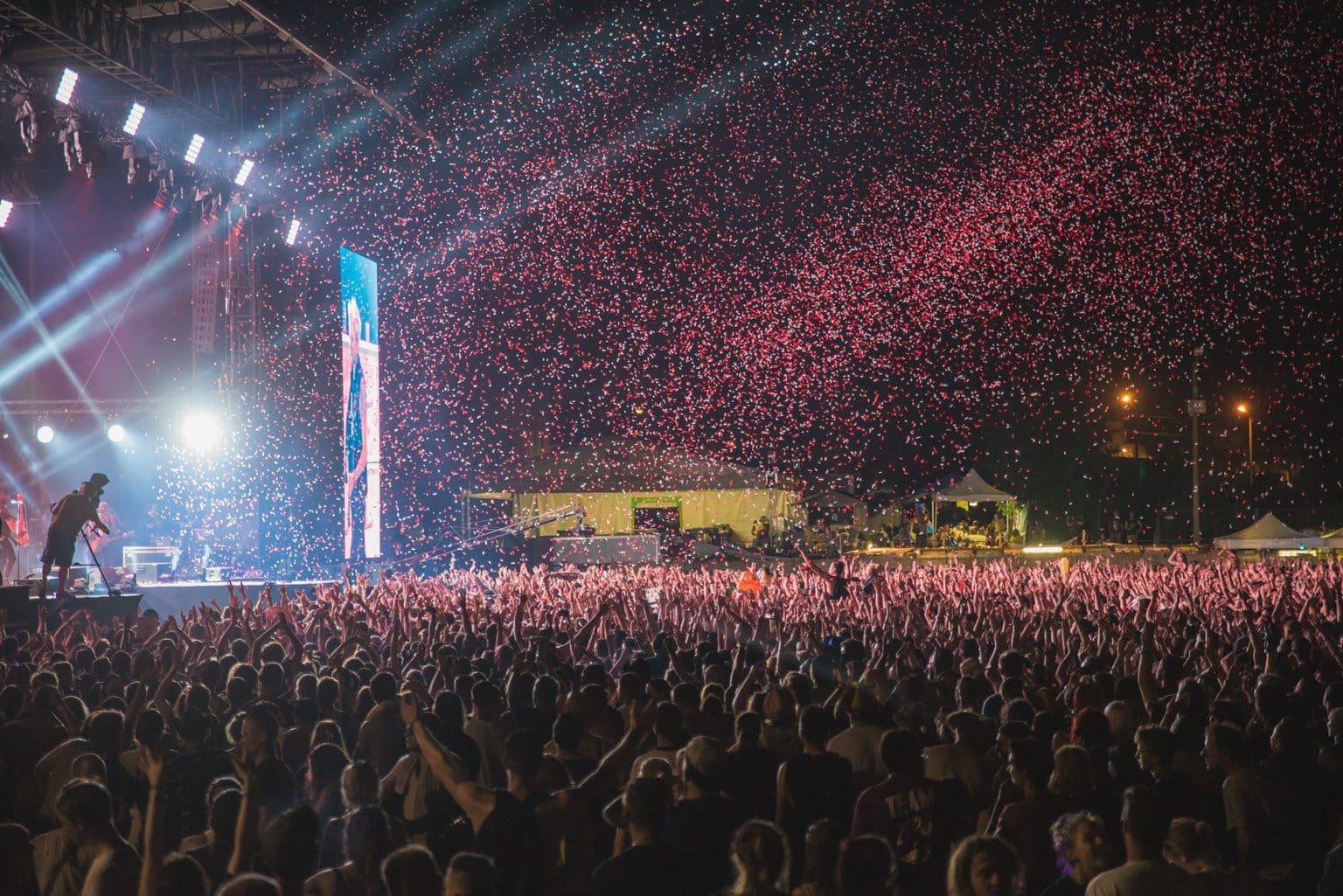 photographie d'une foule au Cabaret Vert festival